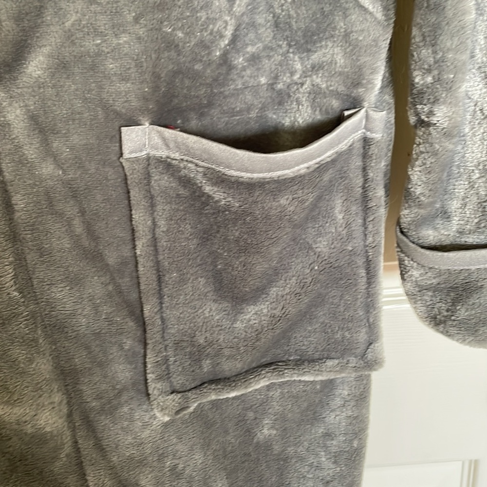 Women’s Grey Fleece Robe Size Large - Picture 7 of 7